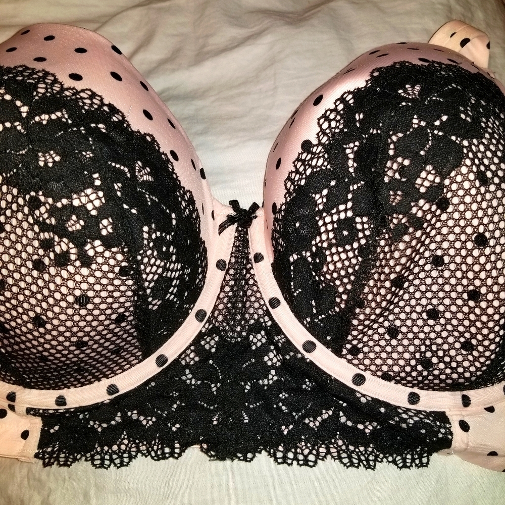 Like new beautiful lace bra with underwire.